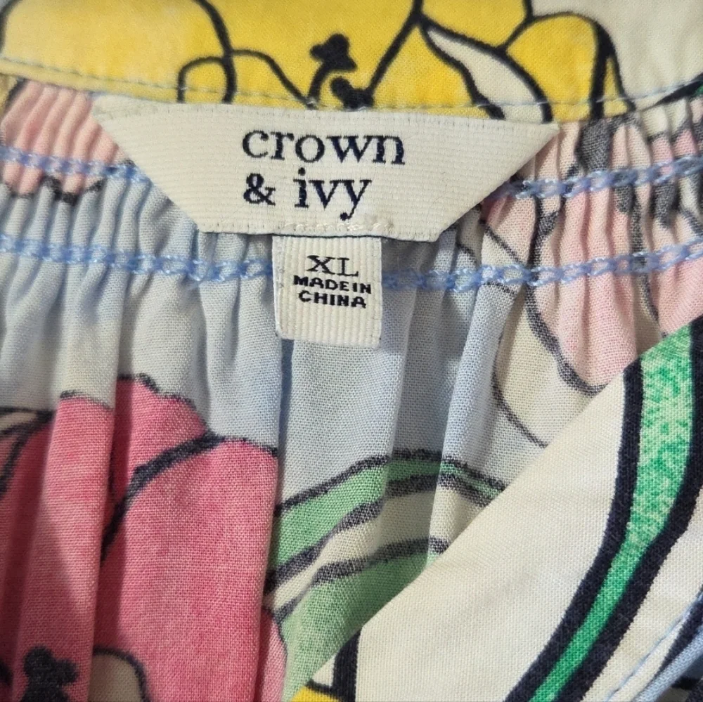 Crown & Ivy Floral Pullover XL Peasant BLouse With Smocking Detail - Picture 7 of 8